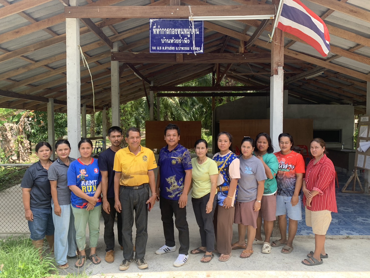 พช.ป่าพะยอม ติดตามการดำเนินงานกองทุนหมู่บ้าน บ้านห้วยรำพึง หมู่ที่ 8 ตำบลลานข่อย