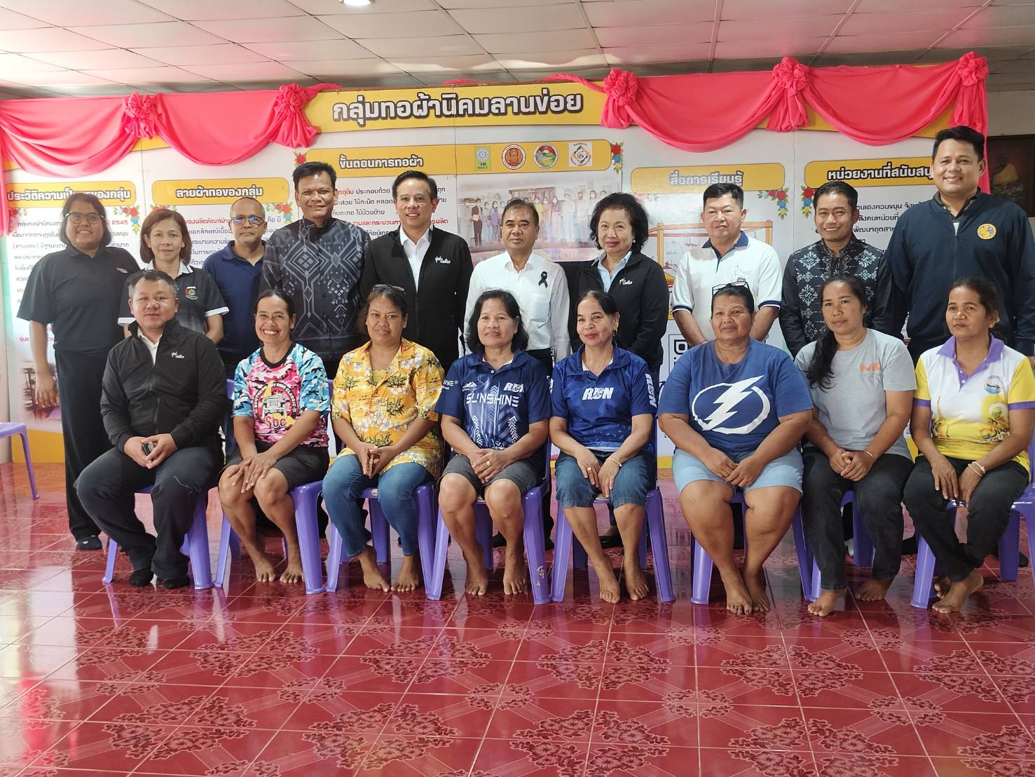 พช.ป่าพะยอม ร่วมต้อนรับคณะผู้บริหารโครงการ “ด้วยจงรักและภักดีฯ” ลงพื้นที่ กลุ่มทอผ้านิคมลานข่อย และล่องแก่งหนานมดแดง  อำเภอป่าพะยอม 