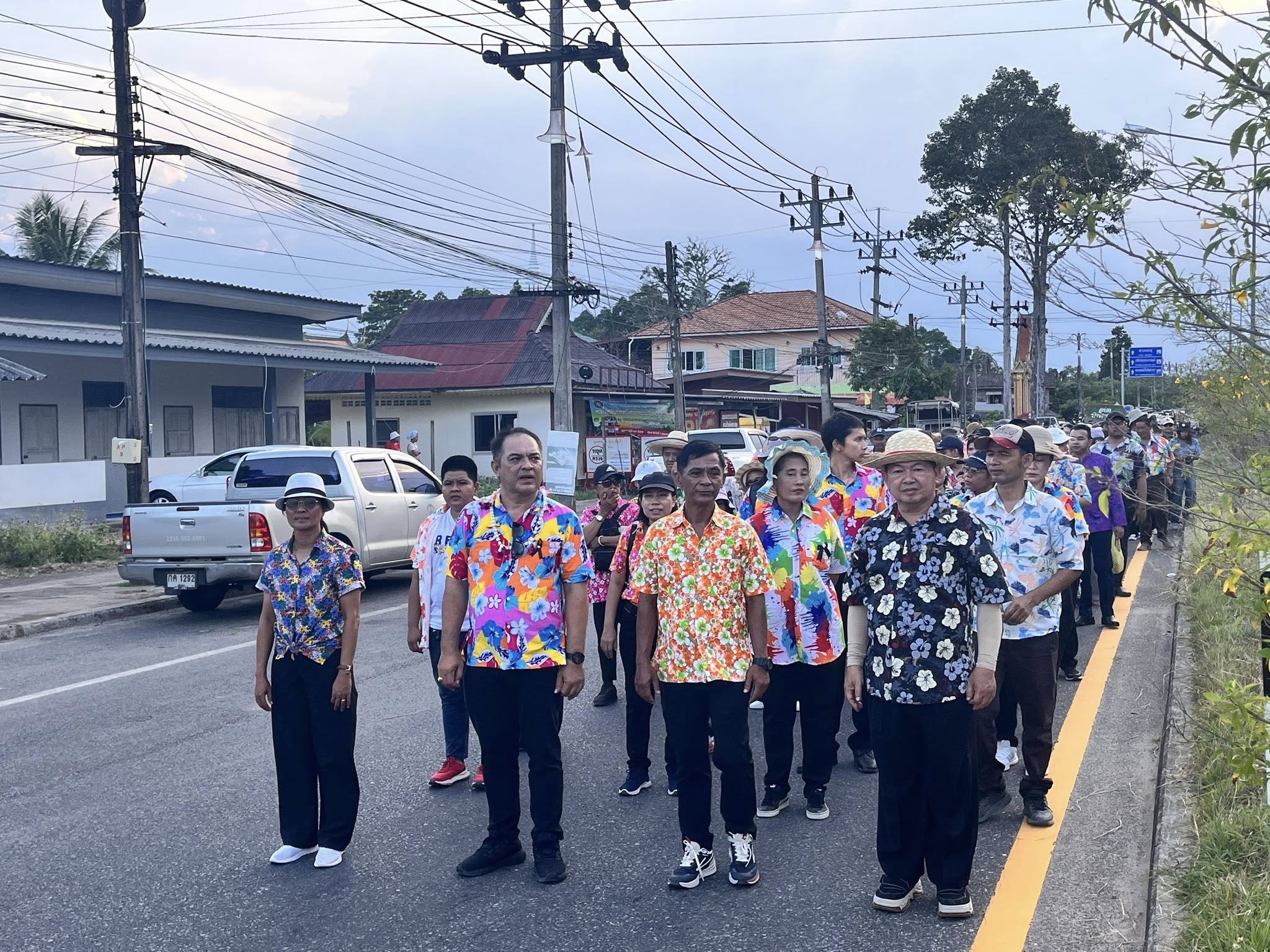 พช.ป่าพะยอม นำทีมสตรีป่าพะยอม รำแห่ขบวนเทศกาลสงกรานต์ ประจำปี 2569 “สงกรานต์บ้านฉัน สีสันไทไทย สุขไกลทั่วโลก”