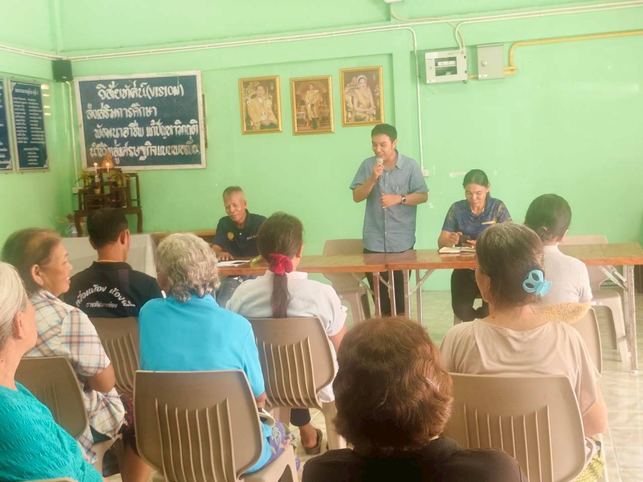 พช.ป่าพะยอม ติดตามการดำเนินงานโครงการแก้ไขปัญหาความยากจน กขคจ บ้านลานข่อย ม 1 และบ้านทุ่งชุมพล ม 3 อำเภอป่าพะยอม จังหวัดพัทลุง    