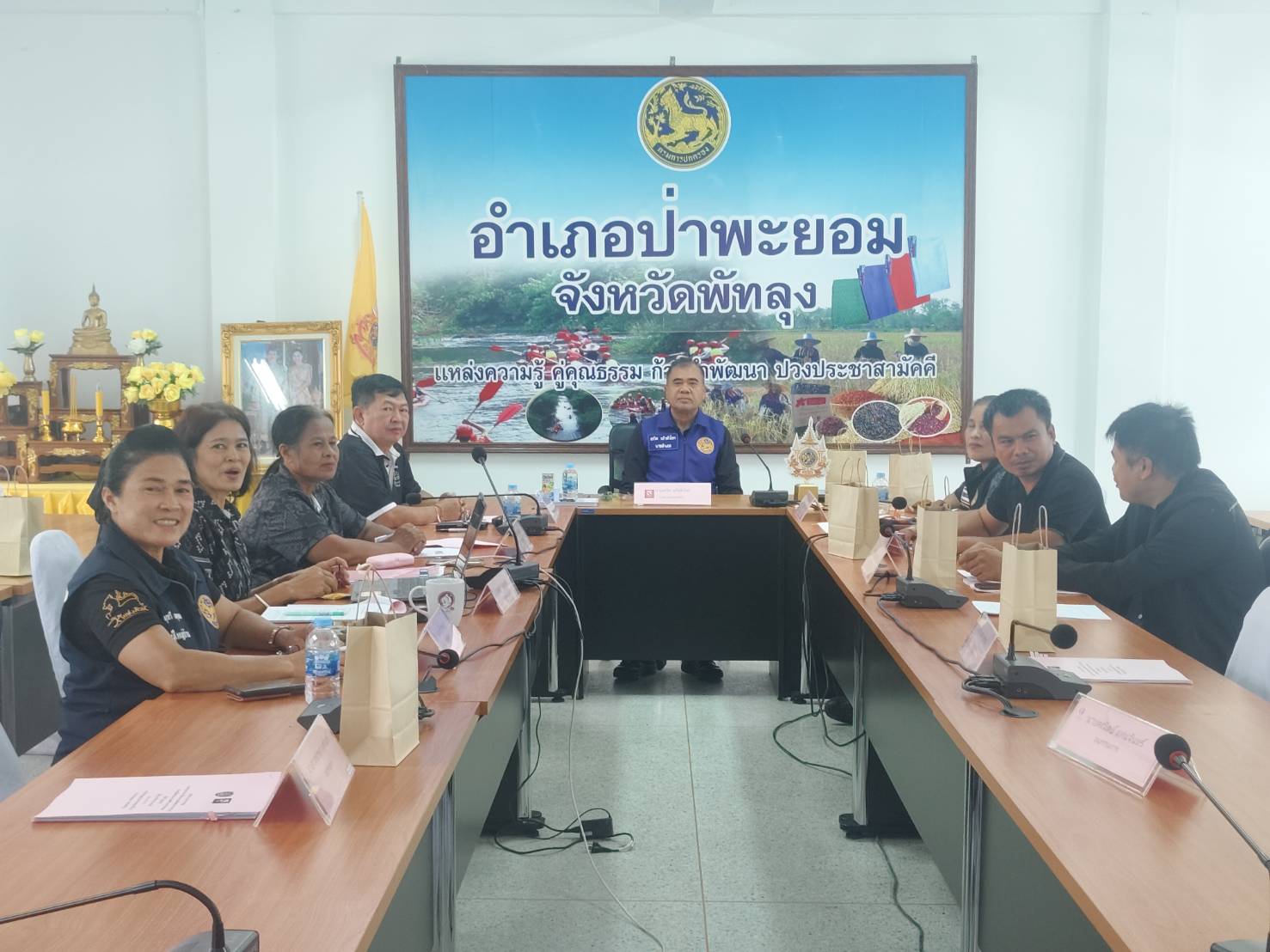 พช.ป่าพะยอม ประชุมคณะอนุกรรมการกลั่นกรองและติดตามการดำเนินงานกองทุนพัฒนาบทบาทสตรีอำเภอป่าพะยอม ครั้งที่ 6/2569