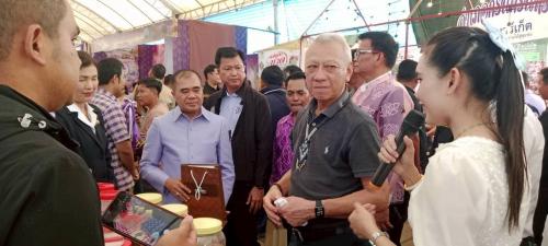 พช.ป่าพะยอม ร่วมให้การต้อนรับรองนายกรัฐมนตรี ลงพื้นที่เยี่ยมชมบูธนิทรรศการ "งานสมโภชฯ และงานกาชาดของดีเมืองลุง ประจำปี 2569